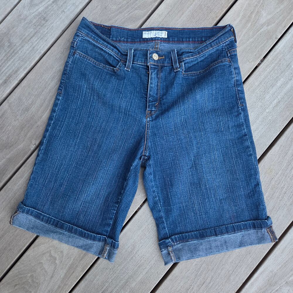 Levi's 548 Jeans Blue Perfectly Slimming Bermuda Medium Wash Womens 12